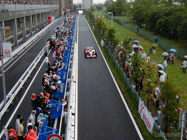 【トヨタF1】TF105 がお台場を激走!!