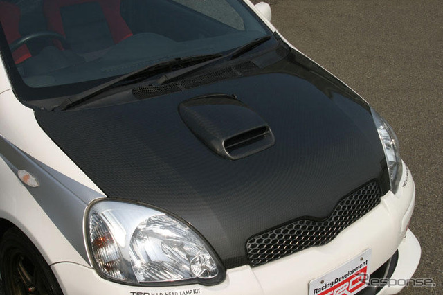 旧型 ヴィッツ 用カーボンボンネットを発売…TRD