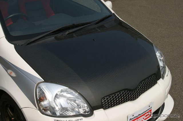 旧型 ヴィッツ 用カーボンボンネットを発売…TRD