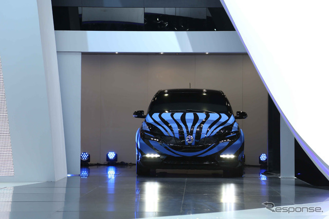 電気自動車DENZA初公開
