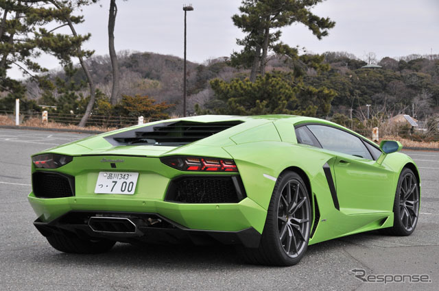ランボルギーニ アヴェンタドール LP700-4クーペ