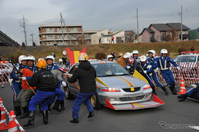 2013年12月に行われた警視庁による暴走族等総合対策訓練（参考画像）