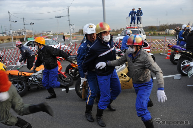 2013年12月に行われた警視庁による暴走族等総合対策訓練（参考画像）