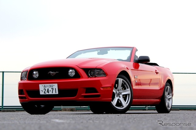 フォード・マスタングV8 GT コンバーチブルプレミアム