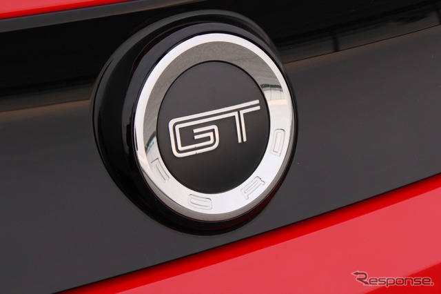 フォード・マスタングV8 GT コンバーチブルプレミアム