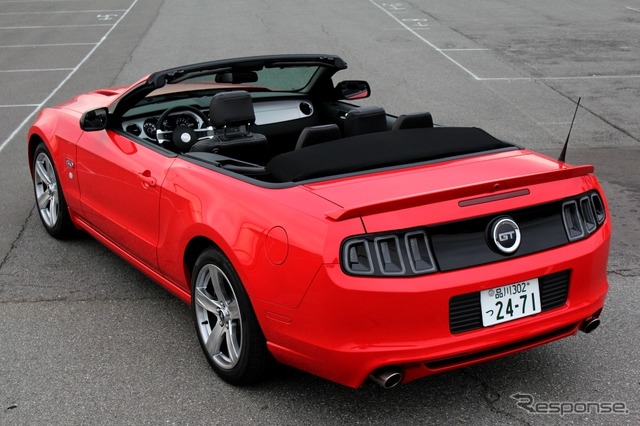 フォード・マスタングV8 GT コンバーチブルプレミアム