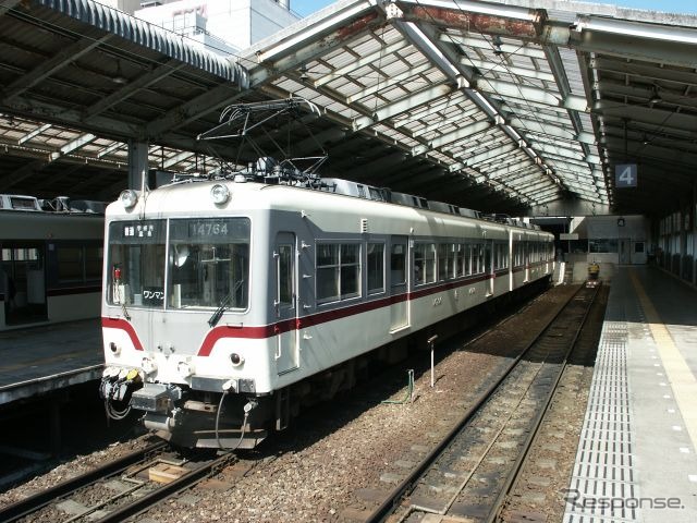 富山地鉄の電鉄富山駅。「北陸エリアパス」を提示すると電鉄富山～立山間の運賃が割引になるなどの特典も付く。