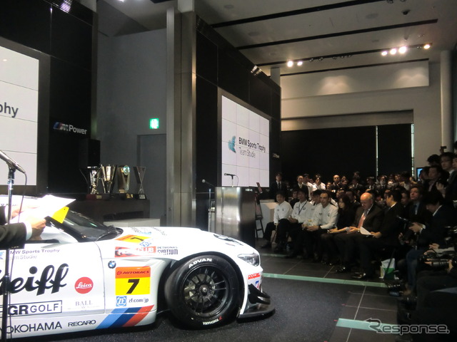 発表会は多くの報道陣で賑わった。