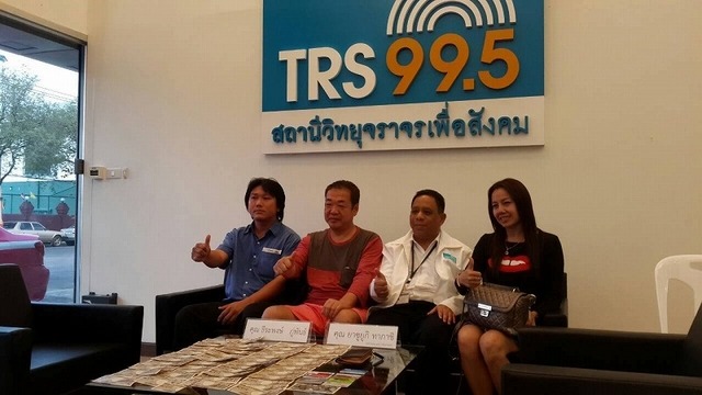 バンコクのタクシー運転手、日本人男性が置き忘れた４７万円返還