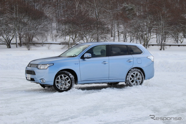 三菱・アウトランダーPHEV 氷上試乗