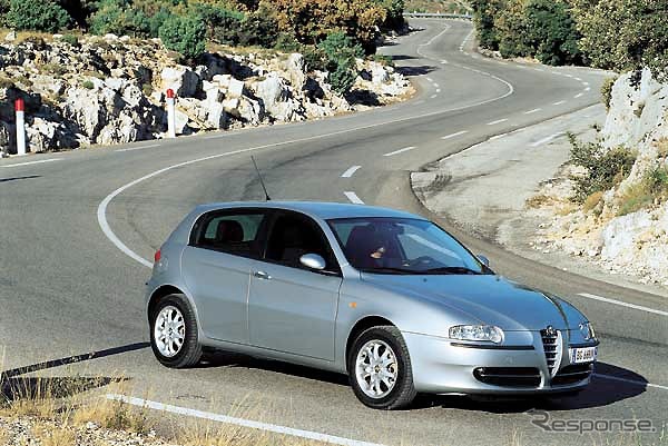【ジュネーブ・ショー2001出品車】アルファ『147』-ドア、増えてる?
