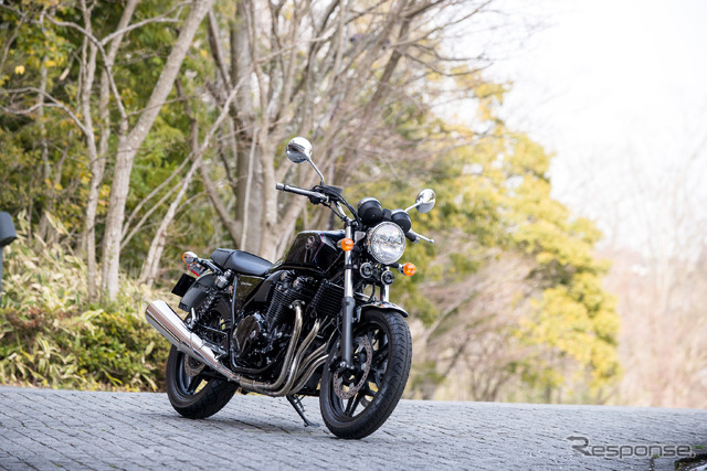 ホンダ・CB1100 ブラックスタイル