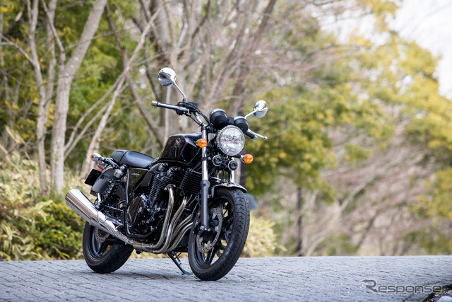 ホンダ・CB1100 ブラックスタイル