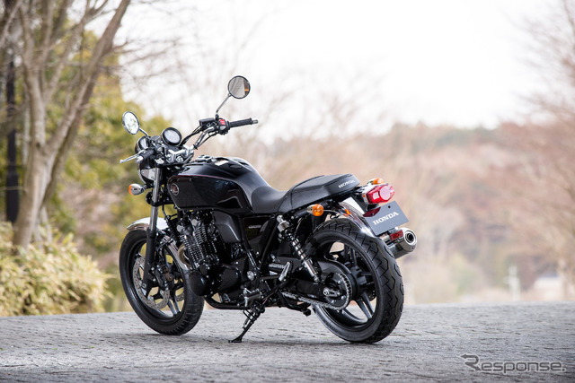 ホンダ・CB1100 ブラックスタイル