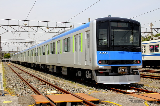 東武鉄道は野田線船橋駅で3月22日から、同社初となる可動式ホーム柵の使用開始を発表。同社は野田線に「東武アーバンパークライン」の路線愛称名導入や写真の最新型車両60000系を投入するなど、イメージアップを積極的に推進している
