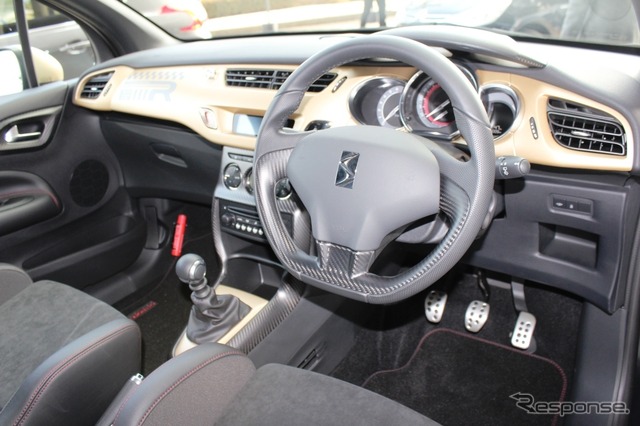 シトロエン・DS3レーシングマットゴールド