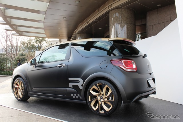 シトロエン・DS3レーシングマットゴールド