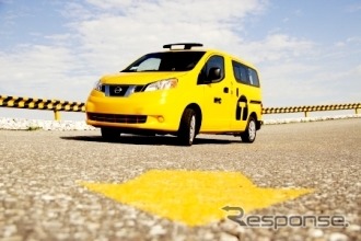 帝人、PC樹脂「パンライト」を使ったパーテンション窓が日産NV200ニューヨーク市タクシーに採用