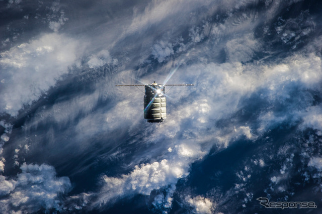 SSRMSから解放されたシグナス補給船(Orb-1)(出典:JAXA/NASA/ESA)