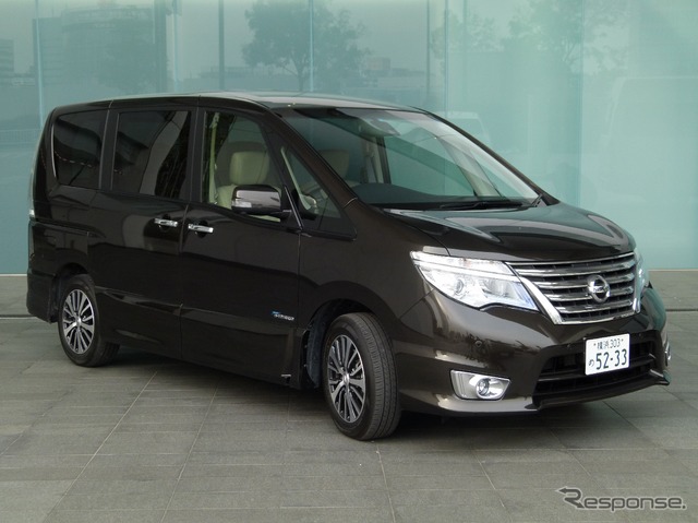 日産セレナ ハイウェイスターGアドバンスドセーフティパッケージ