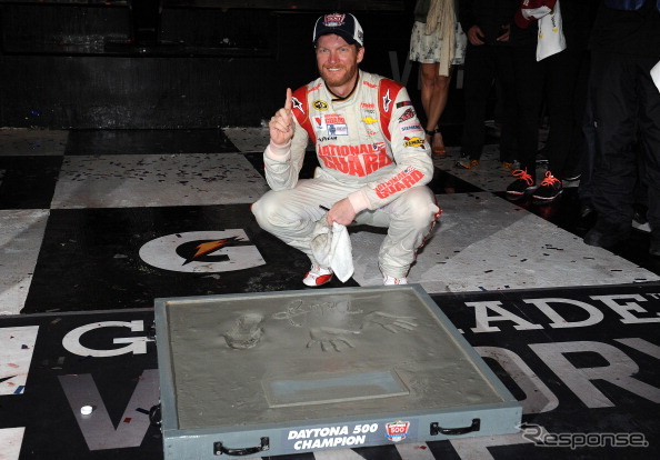 デイトナ500で勝利したデール・アーンハート・Jr