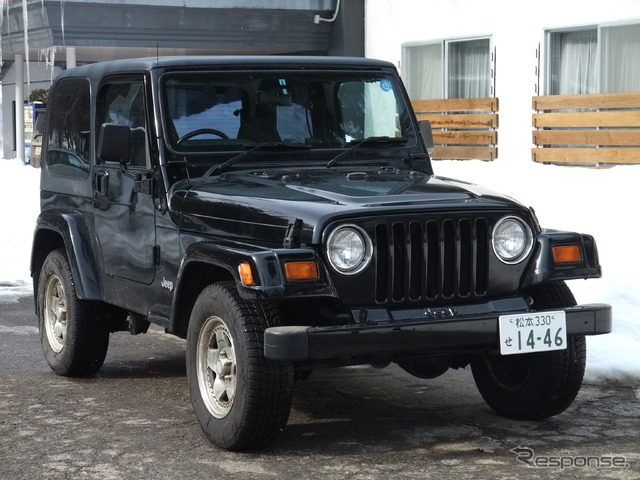 葛温泉・高瀬館のマスターの愛車、ジープ・ラングラー。野性味という点でハスラーも似通ったところがあった。