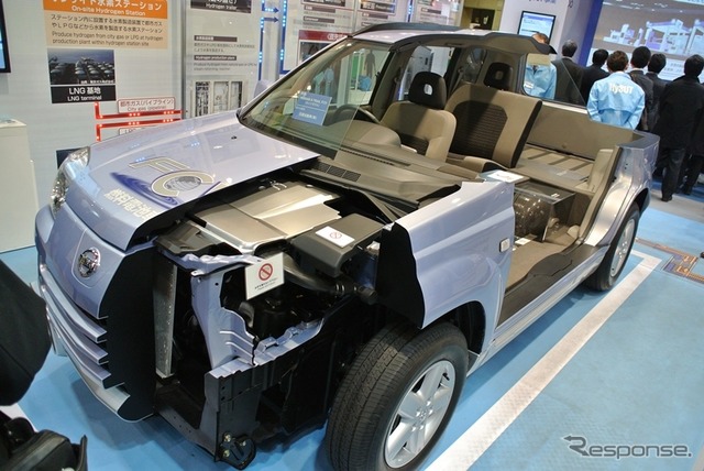 「日産 X-TRAIL FCV」