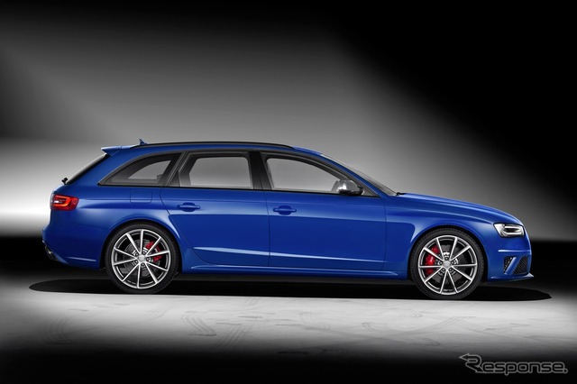 アウディ RS4 アバント・ノガーロ・セレクション