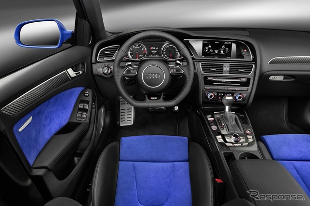アウディ RS4 アバント・ノガーロ・セレクション