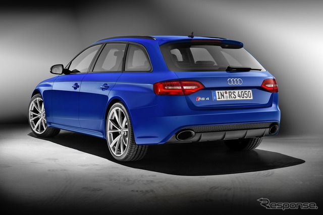 アウディ RS4 アバント・ノガーロ・セレクション