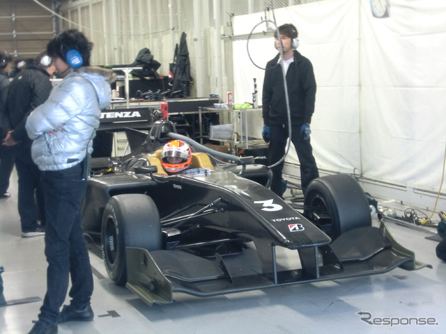 近藤真彦監督（左）のKONDO RACINGで今季を戦うのはジェームス・ロシター。