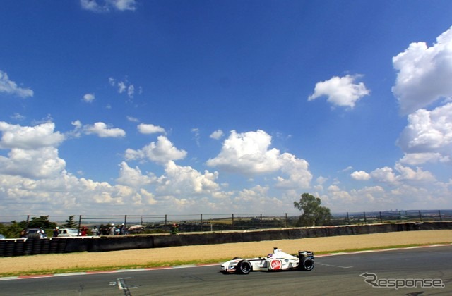 【ホンダF1ストーキング】BARが南アフリカでテスト、暑い……