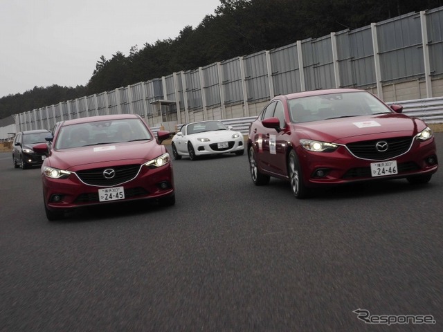 イベントでは、講師運転によるマツダ教習車のパレードランも行われた