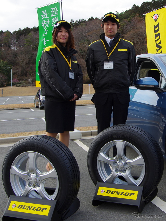 タイヤ技術本部第一技術部 竹本義明氏(左)と同部向井悠氏