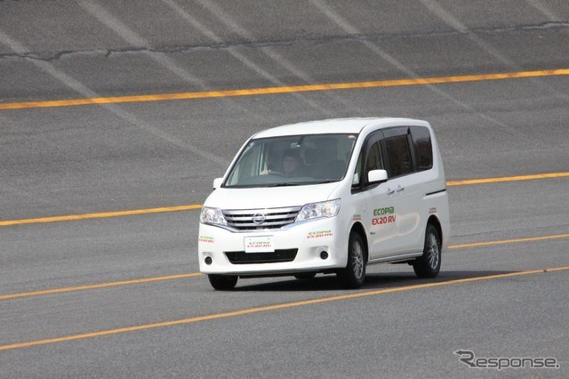 セレナの試乗車