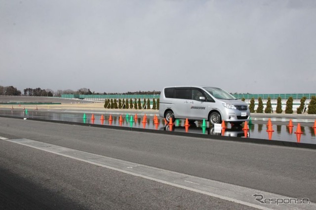EX10では31m付近で停止(ABS作動)