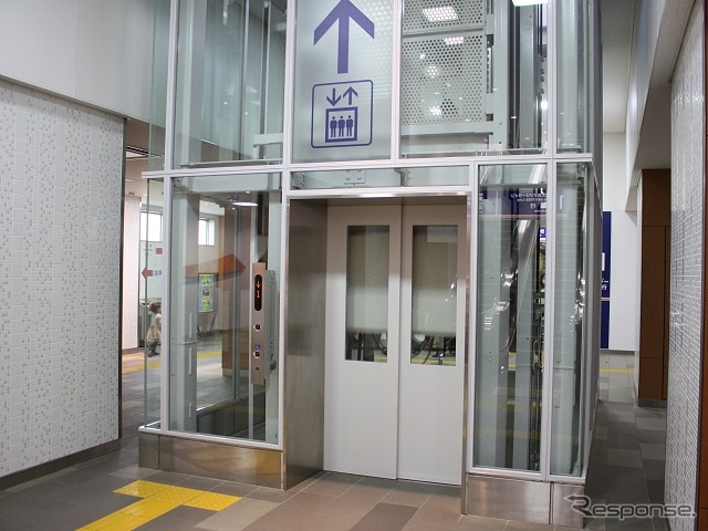 バリアフリー新法の制定後、既設駅でもエレベーターなどの整備による「ワンルート」の確保が進められている。