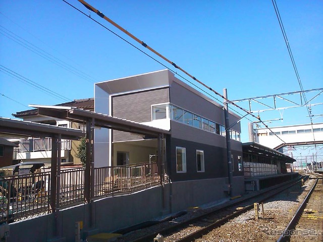 ほぼ完成した富士松駅の南口駅舎（2月中旬）。3月23日から使用を開始する。