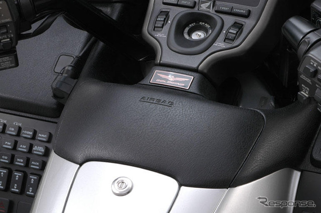 ホンダ、二輪車用エアバッグを開発、世界初