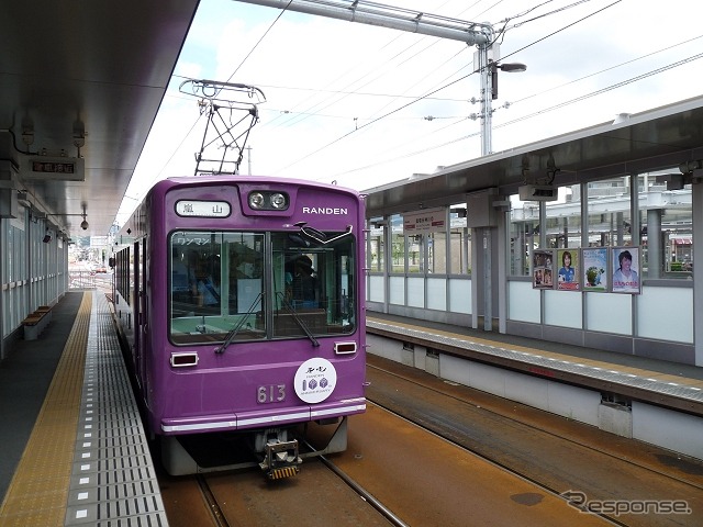 嵐電の嵐電天神川駅。嵐山駅の初発時刻が5分早まり、嵐電天神川駅から地下鉄東西線への接続も改善される。