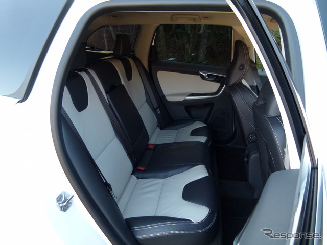 ボルボXC60 T5 SE