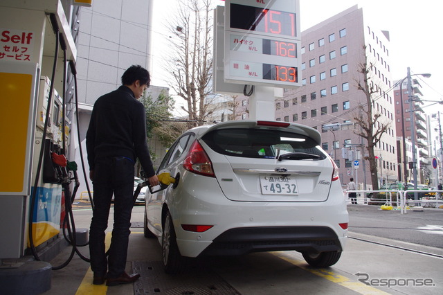 テスト前に満タンに。満タン給油法で、400kmロングドライブの実燃費を計測した