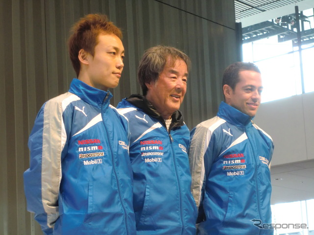 #12 日産GT-R陣営の安田（左）とオリベイラ（右）、そして星野一義監督。