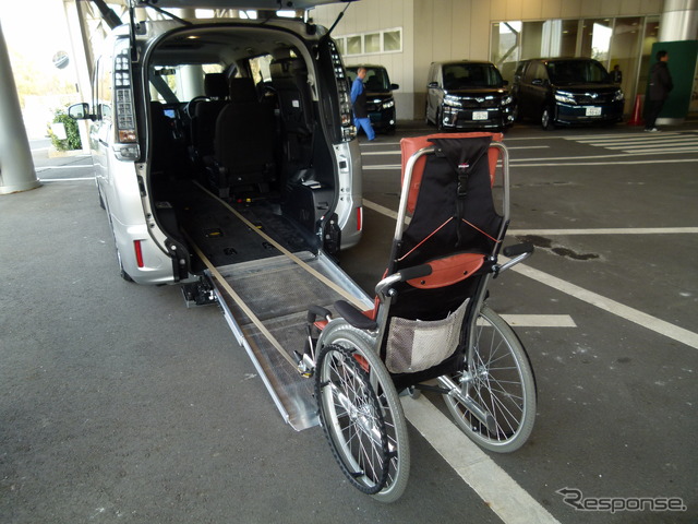 トヨタ ヴォクシーX 車いす仕様車（スロープタイプ）タイプI