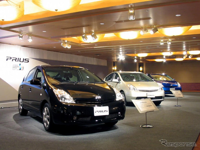 トヨタ、ハイブリッド車とガソリン車の価格差を半減