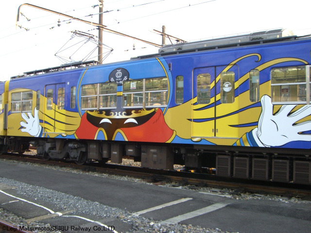 「銀河鉄道999」が西武鉄道に登場! 中吊り広告もジャックしたラッピングトレイン