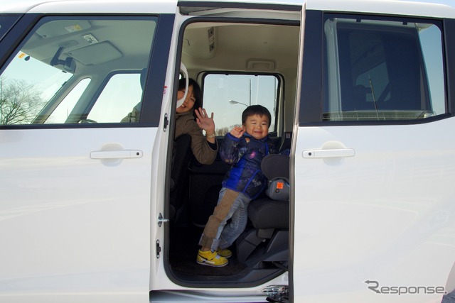 高い全高を活かして120cmくらいまでの子どもであれば車内での着替えもラクラクだ。