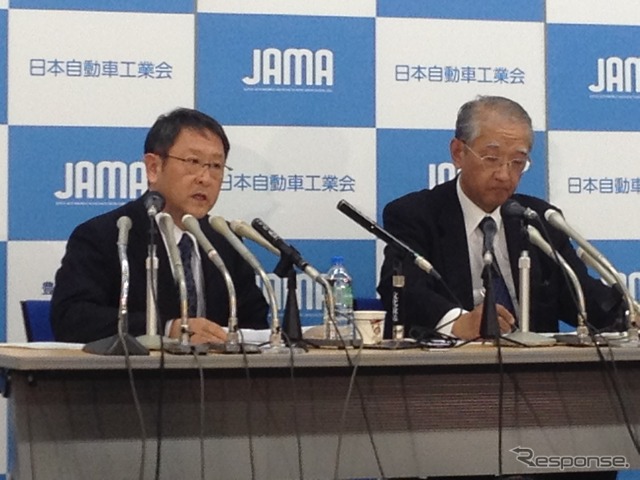 豊田章男自工会会長（左）