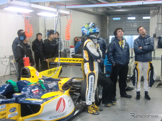 チームルマン勢の平川(ヘルメット姿)とデュバル(右端)。