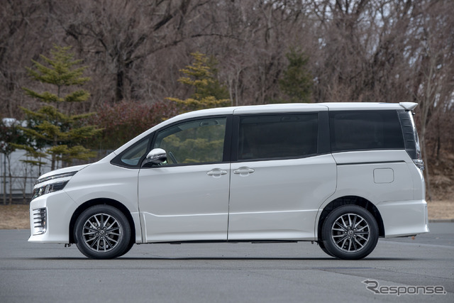 トヨタ・ヴォクシー ZS